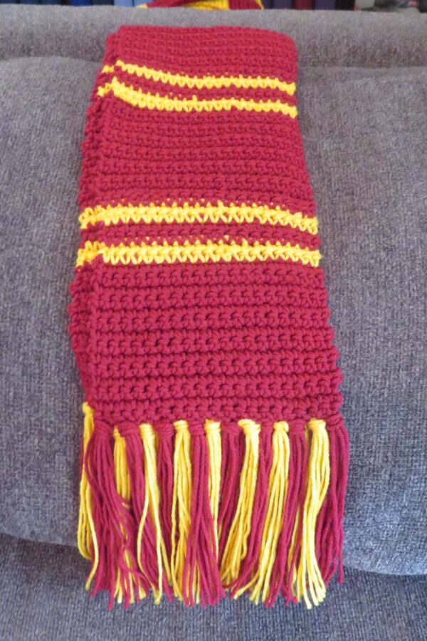 Crochet- Gryffindor Children's Scarf- Free Pattern- Long and Whimsical